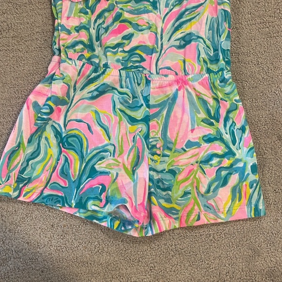 Lilly Pulitzer one sleeves shorts romper - Picture 3 of 5